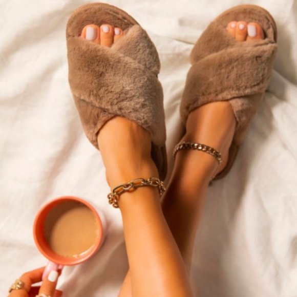 Fur Cross Band Slippers - Picture 4 of 9